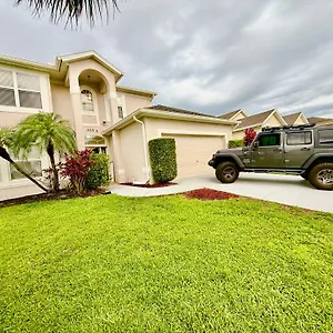 Grand Family House With Private Pool Near Parks Holiday home